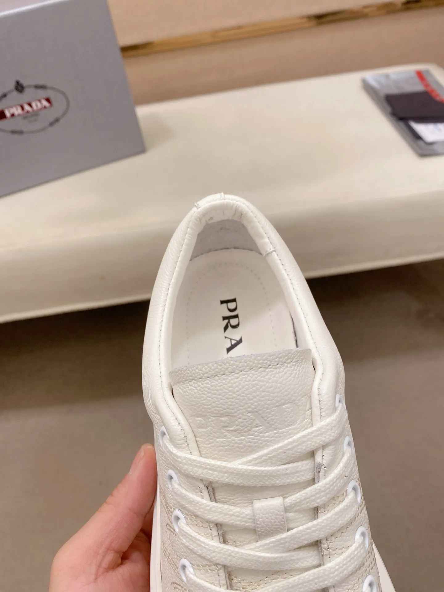 Factory price 560💰 ✔️✔️✔️Higher version High-quality new PRADA (Prada) counters are launched simultaneously. The new men's shoes and 😘fabric are made of selected first-layer cowhide with superb craftsmanship. Lining: Full cowhide lining. 👍🏿 High-end ☄️ air-cushion molded anti-slip rubber outsole, exquisite lines, simple and elegant, comfortable and high-end for leisure travel. Code number: 38 to 45